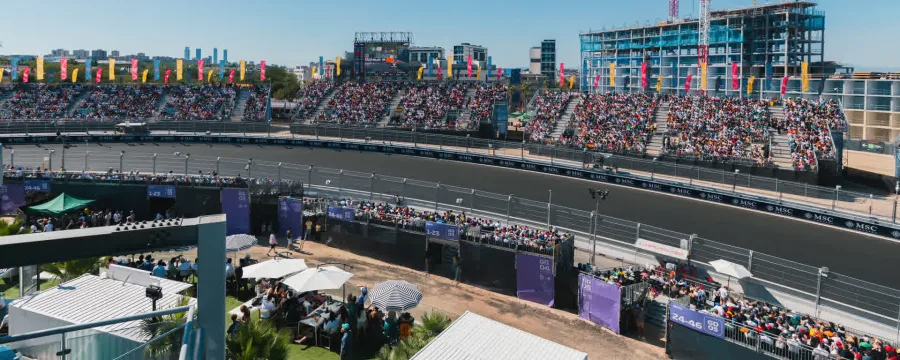 Packed grandstand at MADRING
