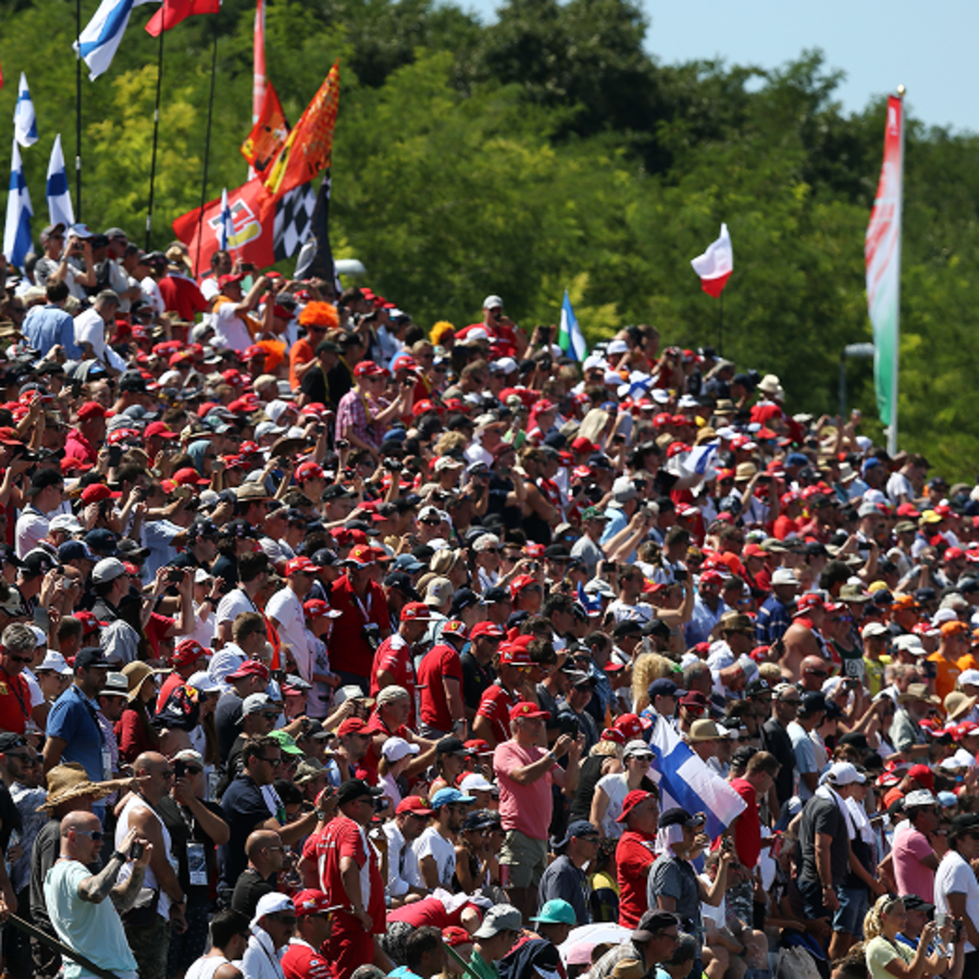 Vive la carrera con vistas  privilegiadas y pantallas en directo